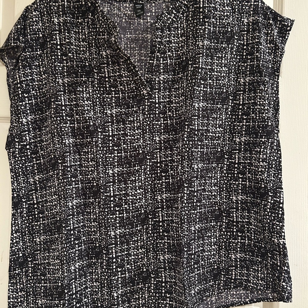 SHEIN Black and White Boxy Blouse with Notched Collar